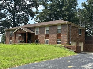 1615 W Whitehall Rd, Cookeville, TN 38501