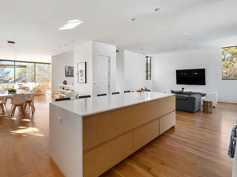 1020 Bellevue Dr NE — Photo 15