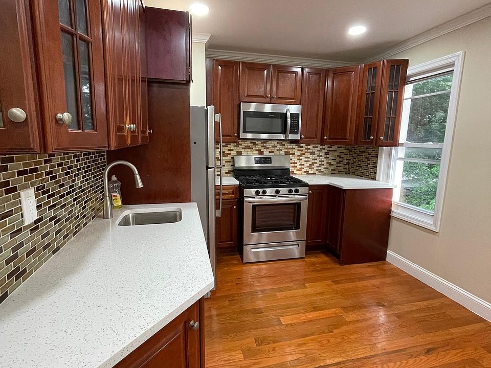 1st image of 10515 134th St #2