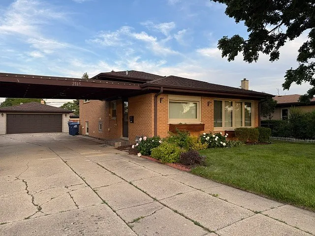 2185 Lee St — Photo 3