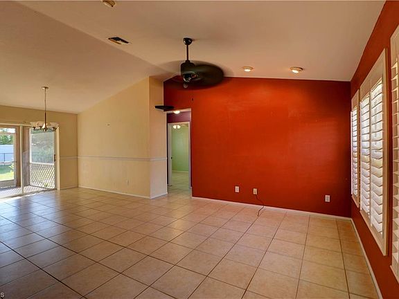 3rd image of 218 SE 22nd St