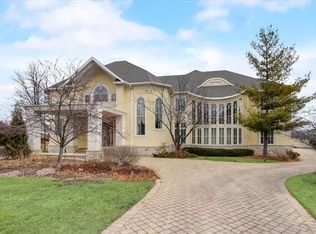 9 Mallory Ct, Burr Ridge, IL 60527