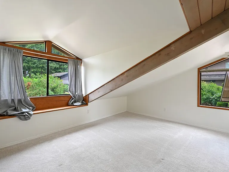 18307 NE 19th Pl — Photo 30