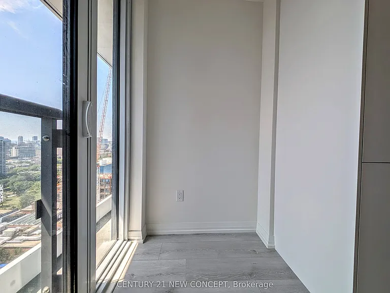 280 Dundas St W #2107 — Photo 12