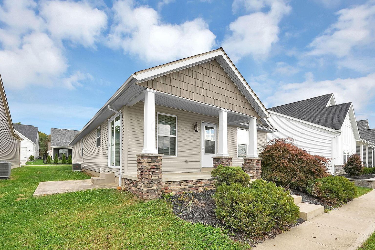 Listing photo 3 for 324 Bottecchia Blvd