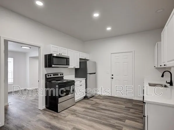 102 S Walnut St, Pittsburg, KS 66762