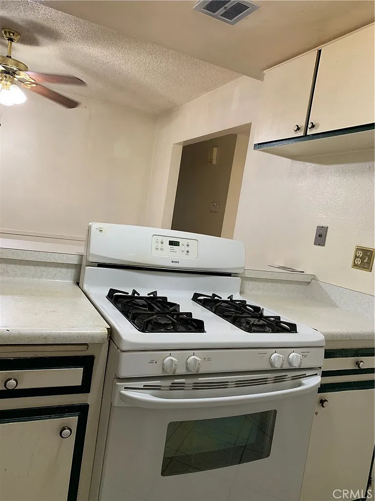 3 bed, 1572 sqft, $3,100 — Photo 4