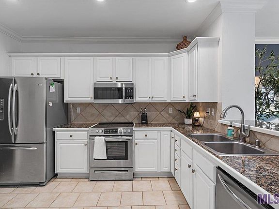 4th image of 18165 Pinehurst Dr