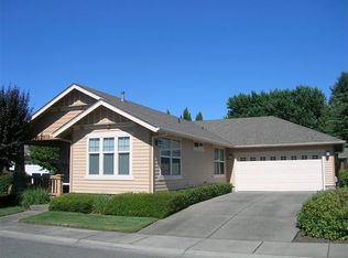 915 Schaefers Ln, Grants Pass, OR 97526