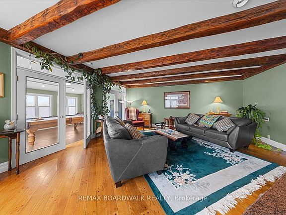 5th image of 2464 Scrivens Dr