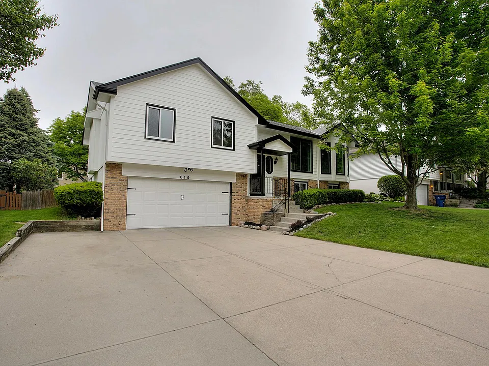 819 Lexington Ln