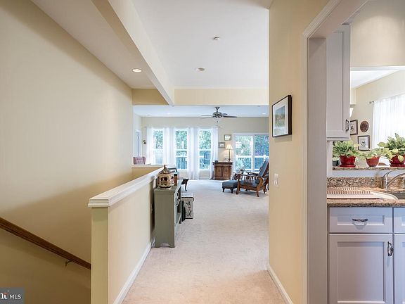 4th image of 398 Bridgewater Cir