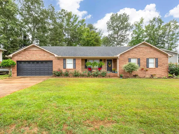 1270 Winter Pl, Anniston, AL 36207