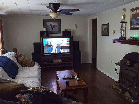 4th image of 313 W Farmer St