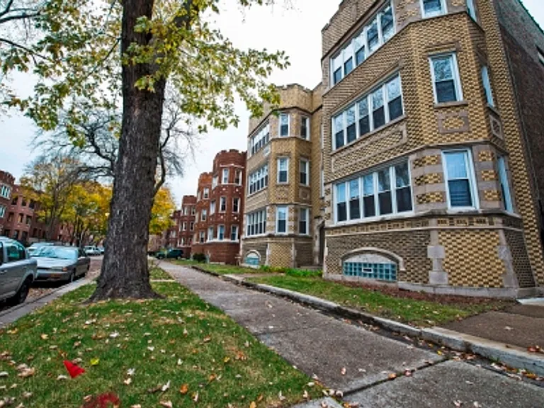 7829 S Phillips Ave — Photo 8