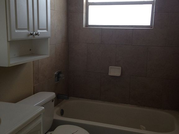 5th image of 2863 Green Acres Ave