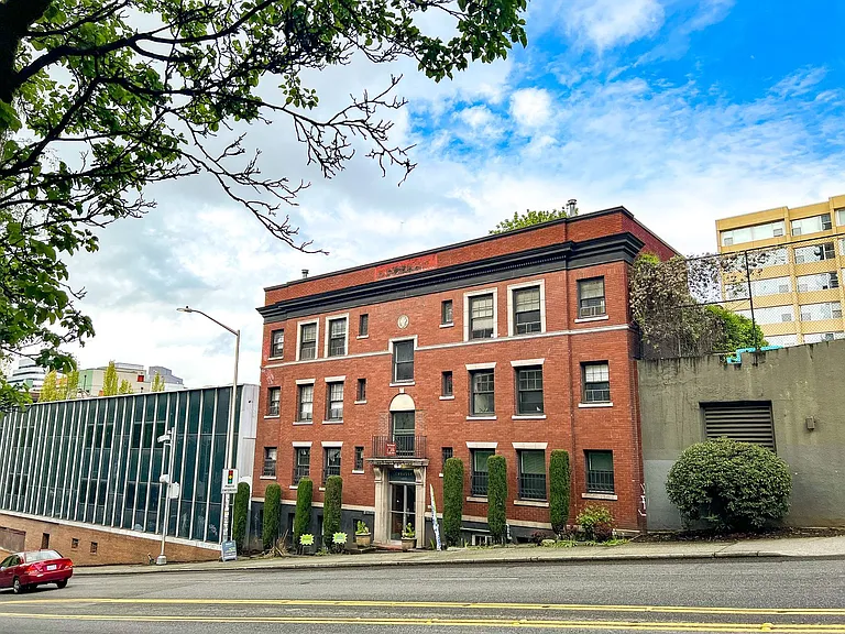 Embassy Apartments — Photo 21