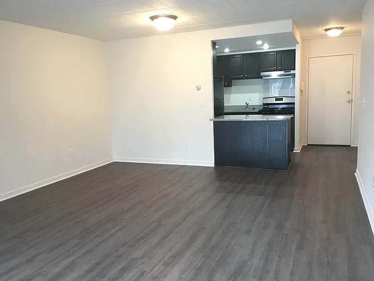 Claybourne Apartments — Photo 24