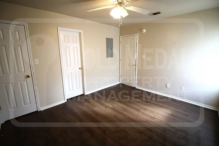 3304 Barcelona Dr — Photo 12