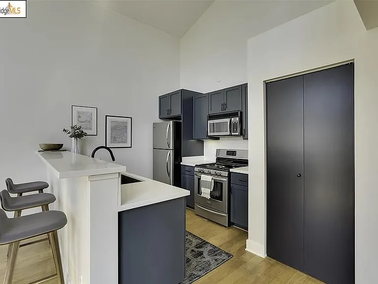 675 8th St #17 — Photo 5