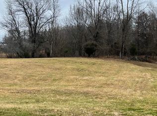 Walnut St, Mount Carmel, TN 37645