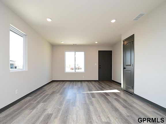4th image of 3092 Dawn Dr