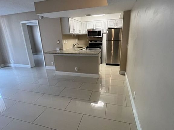 2nd image of 724 Executive Center Dr APT 18