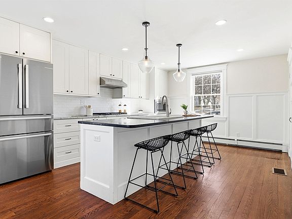 3rd image of 1 Stratford Rd