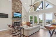Falls View Dr-010.jpg