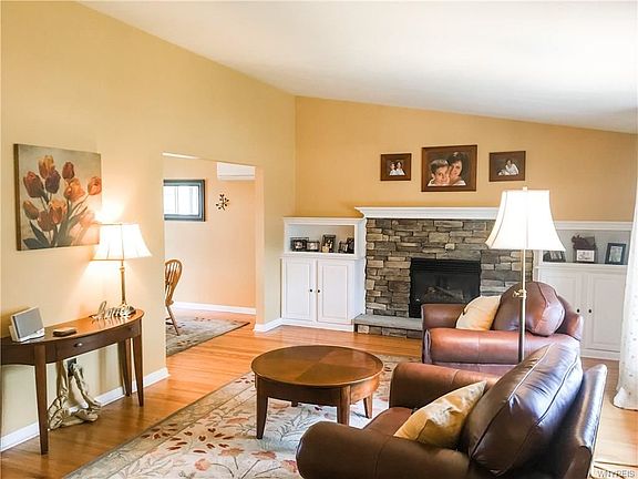 3rd image of 72 Brookdale Dr