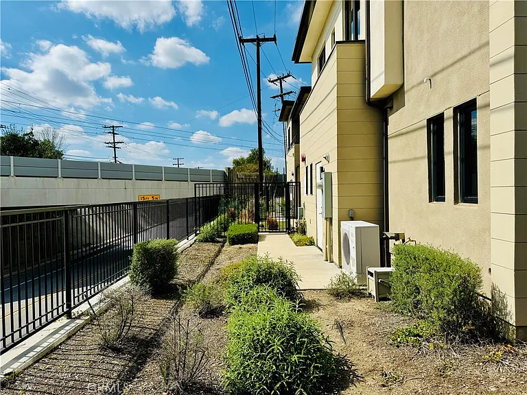511 N Santa Anita Ave — Photo 8
