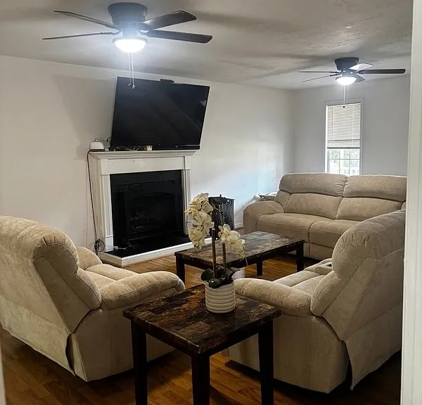 5720 Haley Ln — Photo 4