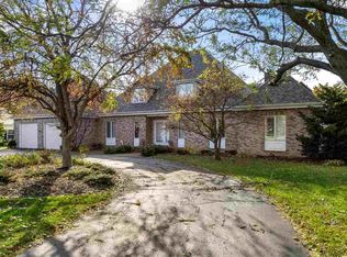 119 Old Orchard Ln, Neenah, WI 54956