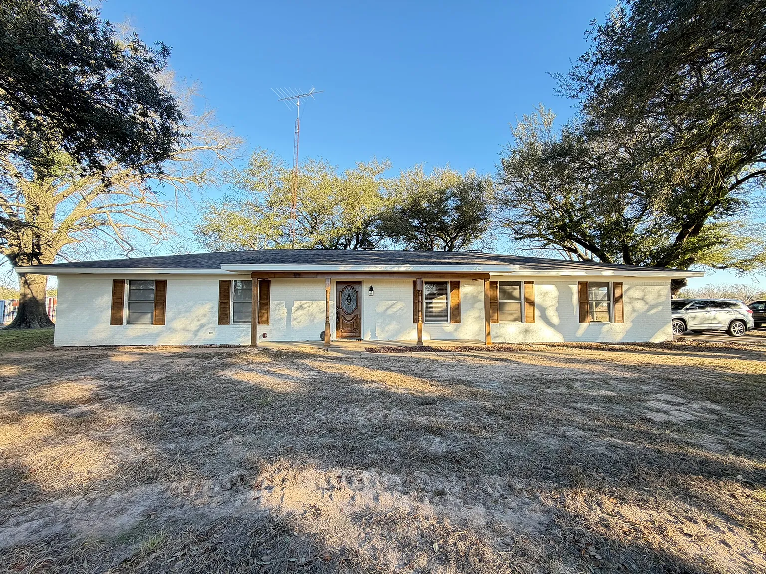 3 bed, 2259 sqft, $2,100 — Photo 2