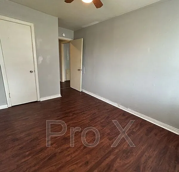 126 E 13th St #5 — Photo 4