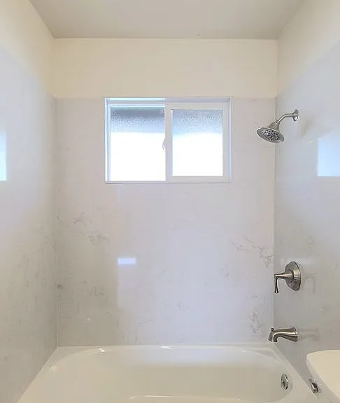 Montrose Apts — Photo 13