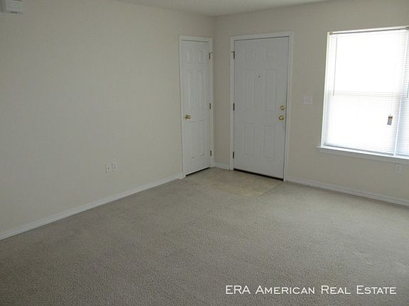3rd image of 28 Garden Ln APT 15