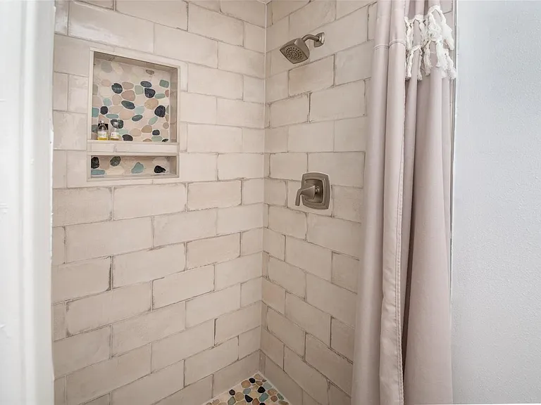 2504 Hibiscus Dr — Photo 17