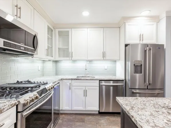 207-23 Darren Drive #235L, Bayside, NY 11360