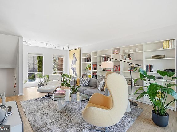 5th image of 11025 Saffold Way