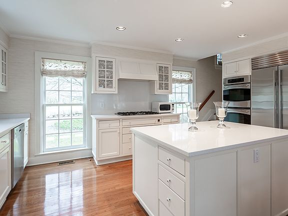 5th image of 19 Amys Ln