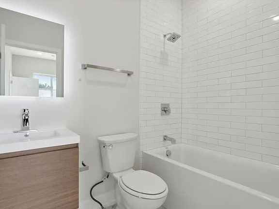 4th image of 404 E Walnut Ln #401-407
