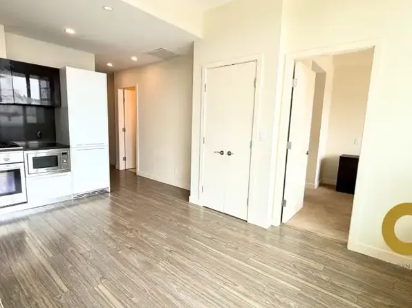 6288 Cassie Ave #1606, Burnaby, BC V5H 0H7
