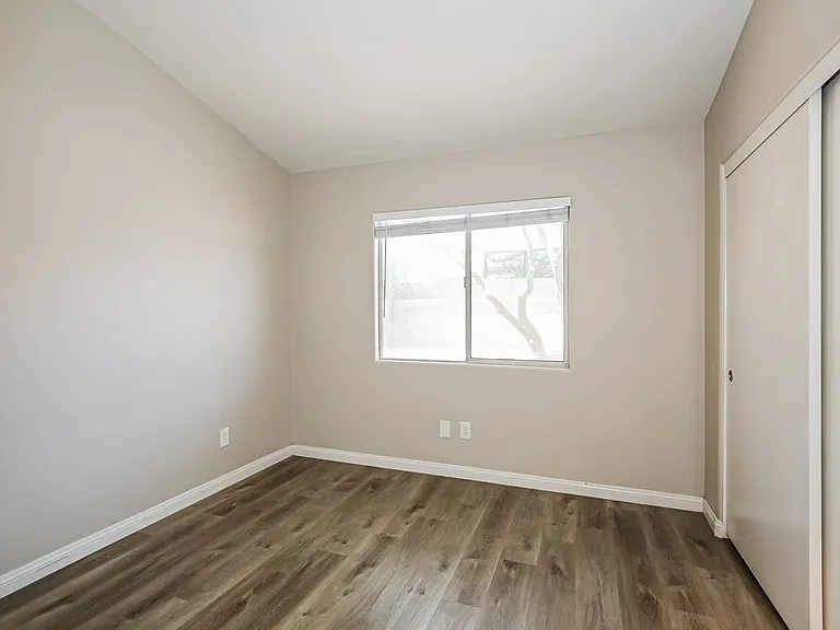 504 Stonehurst Dr — Photo 13