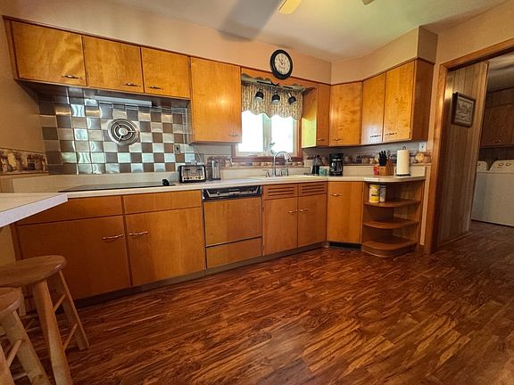 5th image of 310 E 14th St