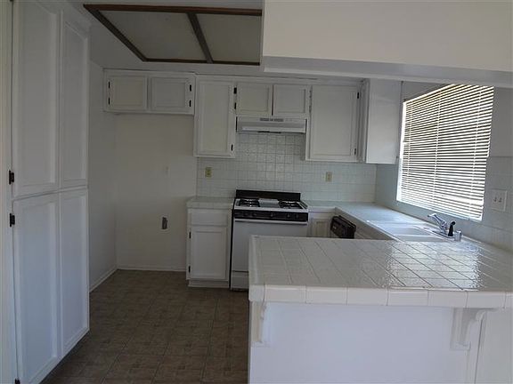 2nd image of 16402 Mesa St