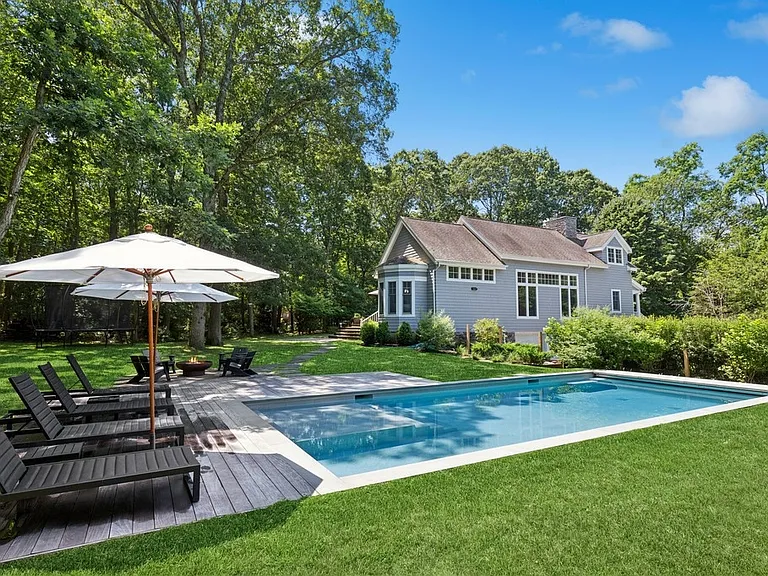 4 Great Circle Rd — Photo 1