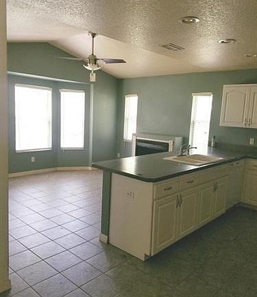 4th image of 91 S Camellia Ave