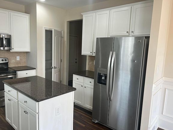 3rd image of 137 Magwood Dr