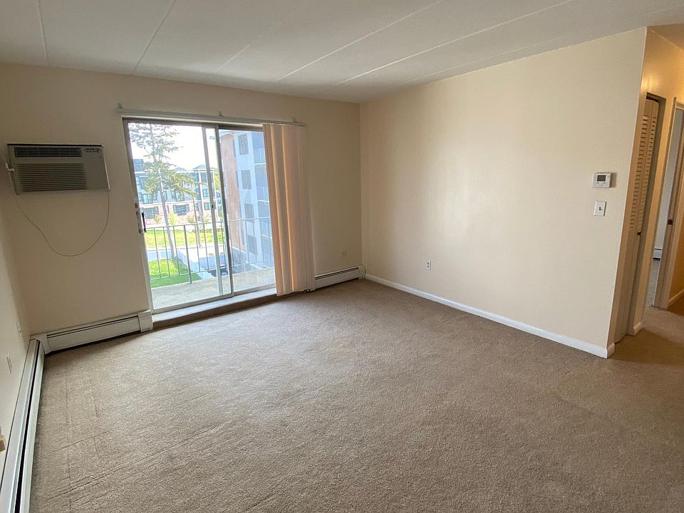 1st image of 176 Presidents Ln APT 203